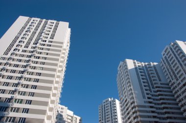 çok katlı yeni binalar