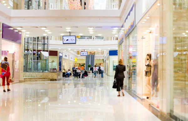 Shopping hall with people — Stock Photo, Image