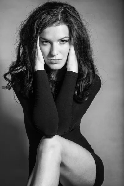 BW portrait of brunette beautiful girl posing in black dress — Stock Photo, Image