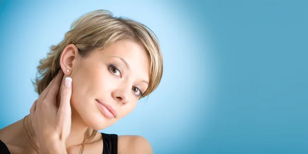 Portrait of attractive girl over blue background — Stock Photo, Image