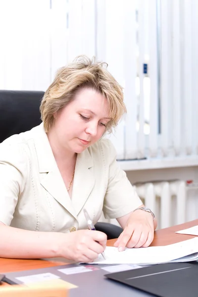 Mid-life business woman write document — Stock Photo, Image