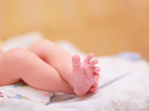 Kleine Babybeine — Stockfoto