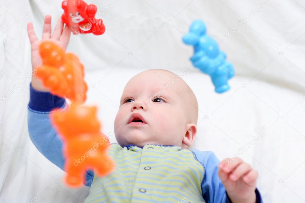 Bebe Jouer Avec Des Jouets Image Libre De Droit Par Nick Thompson C