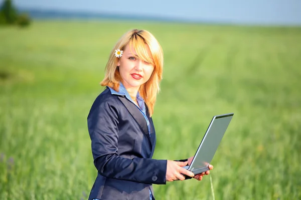 Girl with laptop stay on meadow — Stock Photo, Image