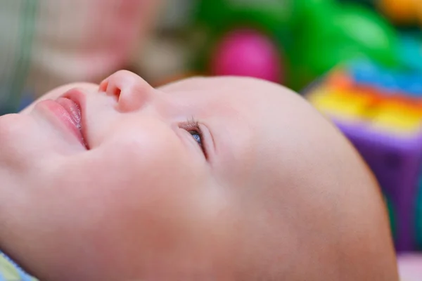 La cara feliz del bebé. De cerca. —  Fotos de Stock