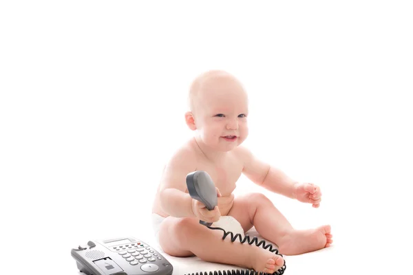 Petit bébé souriant avec récepteur téléphonique à la main sur blanc — Photo