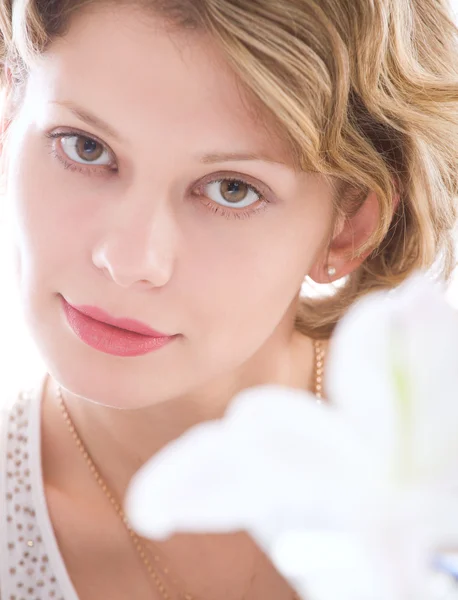 Portrait of attractive blond girl with white lily — Stock Photo, Image