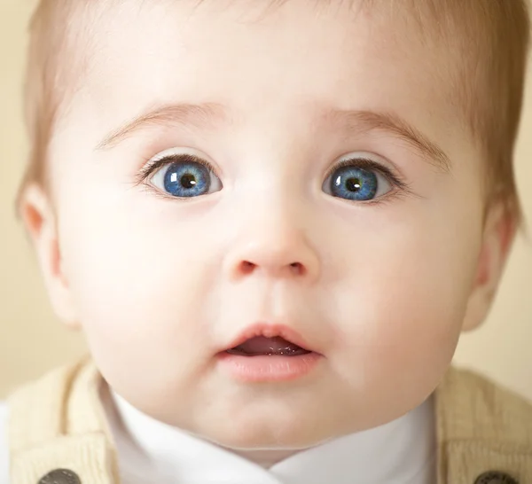 Portrait of adorable blue-eyes baby — Stock Photo, Image