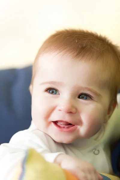 Portræt af glade blå øjne baby - Stock-foto