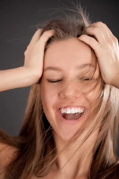 Heldere close-up portret van gelukkig meisje gezicht — Stockfoto