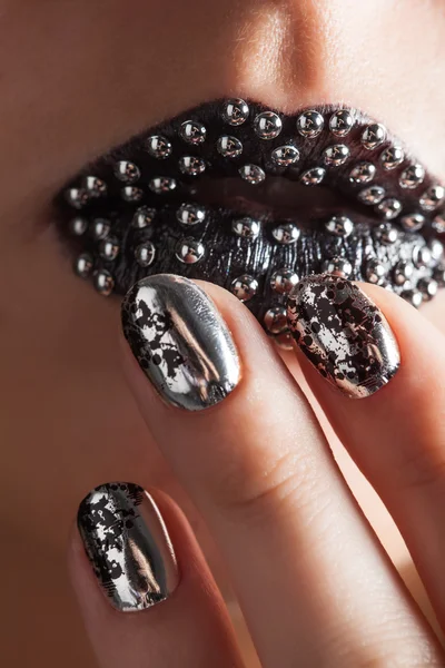 Close-up photo of metallic lips and Minx nails — Stock Photo, Image