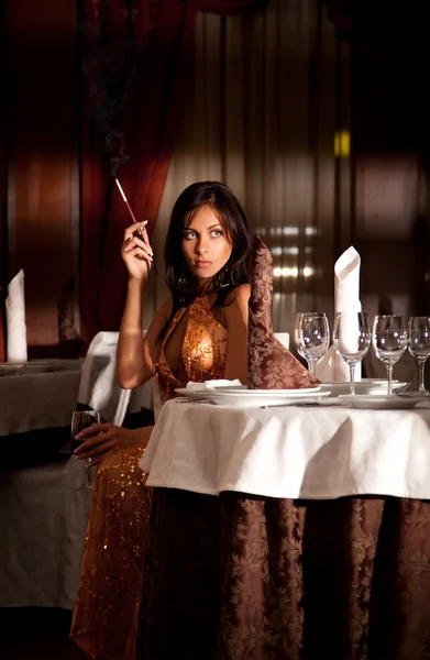 Attractive alone woman smoking cigarette at restaurant — Stock Photo, Image