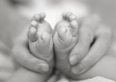 Anne bebek yavaşça masaj