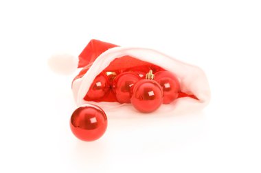 Noel Baba şapkası kırmızı Noel topları ile