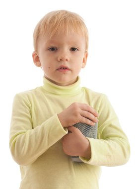 Pensil için bir metal tel Kupası tutarak akıllı çocuk portresi