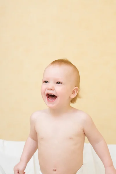 Enjoying baby stand on bed — Stock Photo, Image