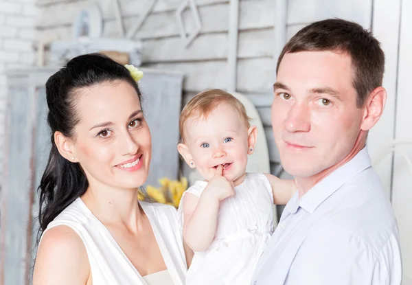 Familia encantadora juntos en casa — Foto de Stock