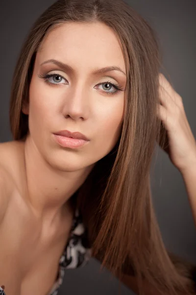 Portrait of attractive brown-haired girl — Stock Photo, Image