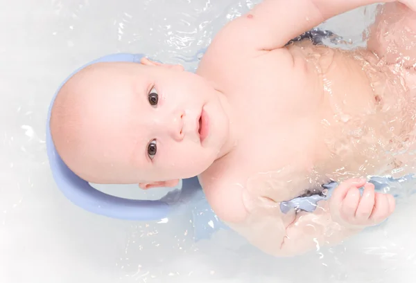 Bebé en baño de cerca —  Fotos de Stock