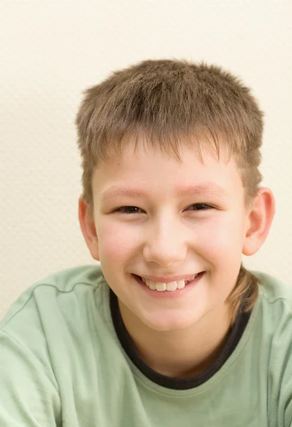 Smiling teenager. Smile have no one cuspid tooth — Stock Photo, Image