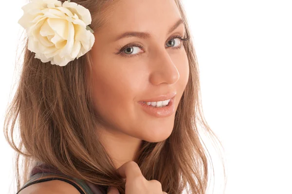 Portrait of attractive brown-haired girl with flower in hair — Stock Photo, Image