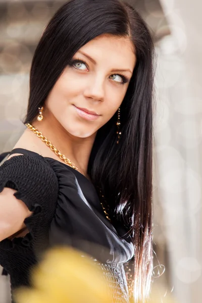 Beauty portrait of long haired smiling young brunette woman — Stock Photo, Image