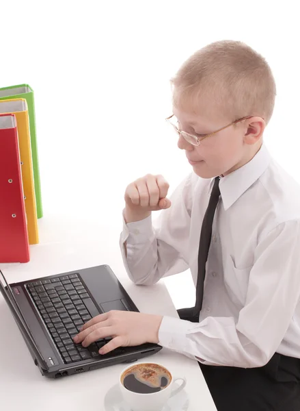 Adolescente che lavora sul computer portatile — Foto Stock