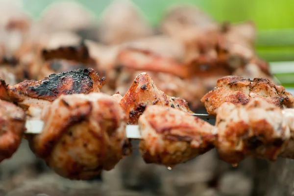 Chicken meat grilled on smouldering charcoal — Stock Photo, Image