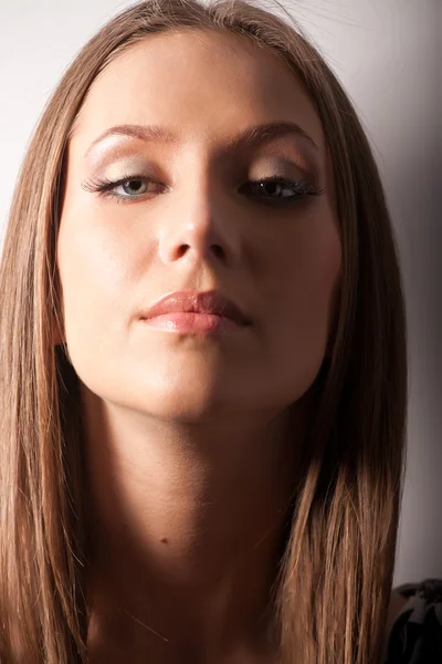 Portrait of attractive brown-haired girl — Stock Photo, Image