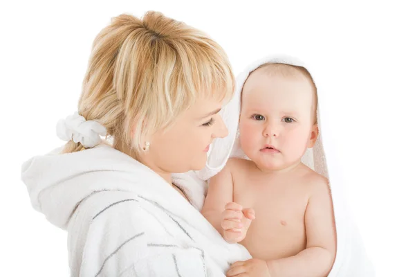 Madre feliz con el bebé después del baño —  Fotos de Stock