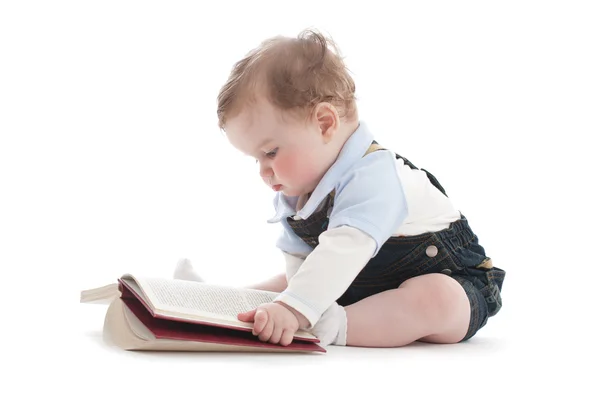 Bir yaşında sevimli çocuk bir kitap okuma — Stok fotoğraf