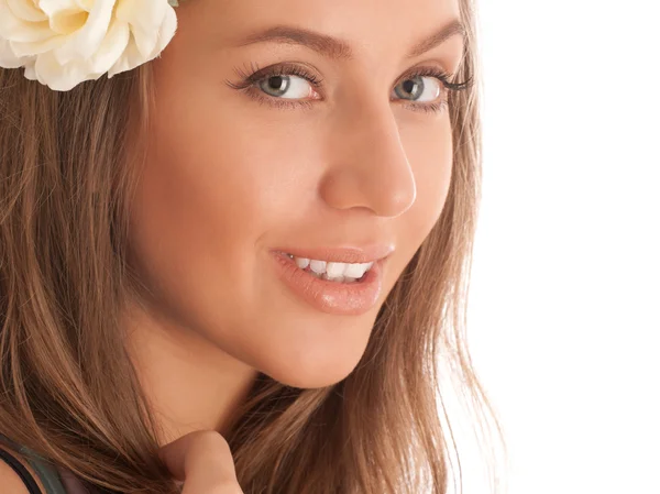 Portrait of attractive brown-haired girl with flower in hair — Stock Photo, Image