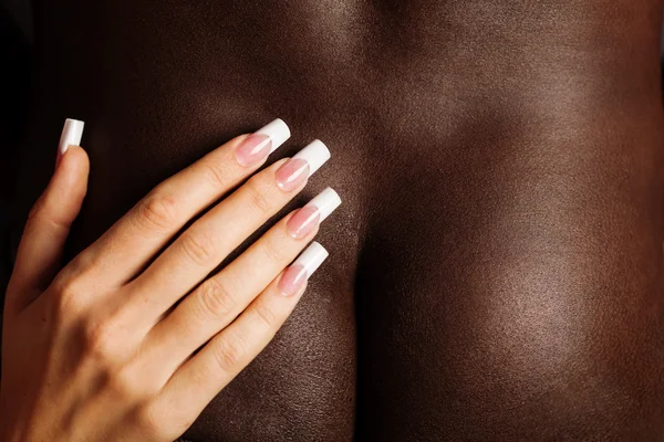 Beyaz kız kalça siyah erkeklerin el ile yakaladı