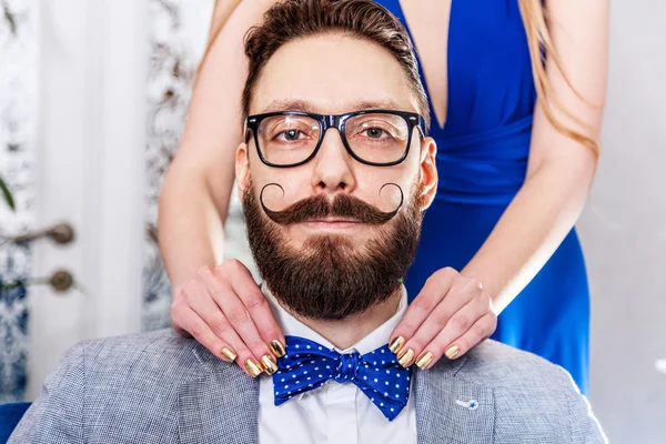 Hombre anticuado con barba y bigote rizado Imágenes De Stock Sin Royalties Gratis