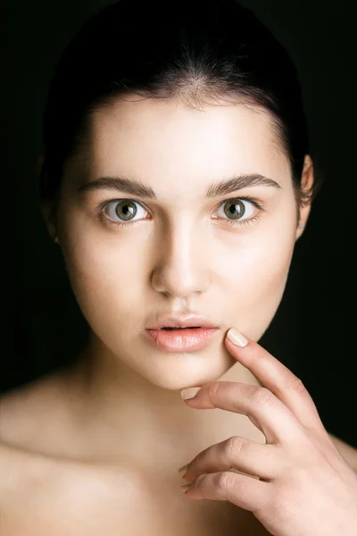 Giovane donna con espressione a sorpresa — Foto Stock