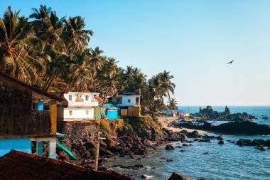 Köy yakınındaki kayalarda Arambol