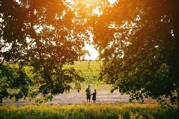 Romantische koppel. Liefdesverhaal. — Stockfoto