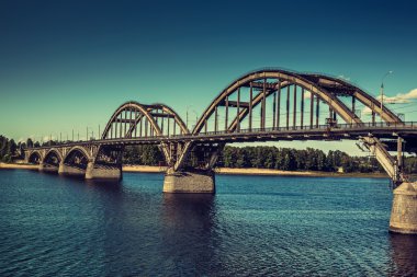 Büyük Nehri üzerinde köprü