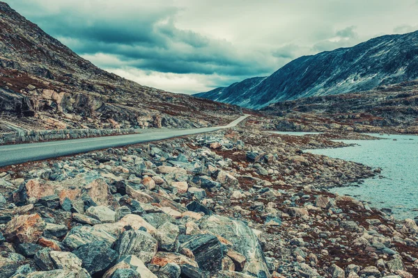 Noruega montanhas altas paisagem — Fotografia de Stock