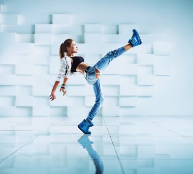 kadın modern dansçı