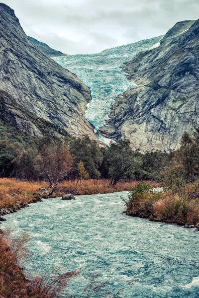 在挪威 briksdalsbreen 冰川 — 图库照片