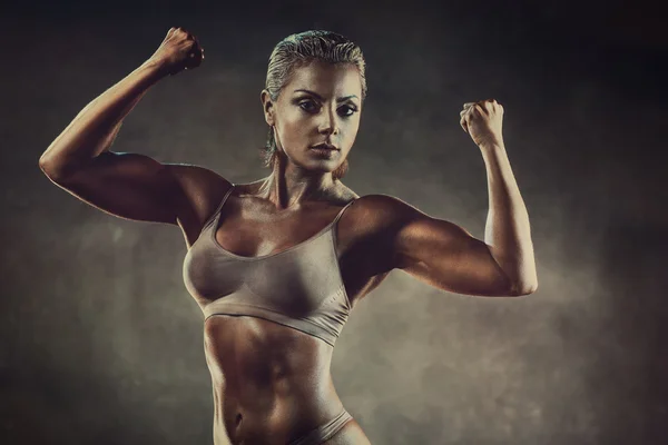 Fuerte mujer deportiva —  Fotos de Stock