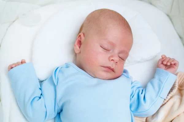 Drie maand baby slapen — Stockfoto