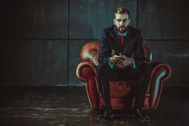 genç yakışıklı işadamı