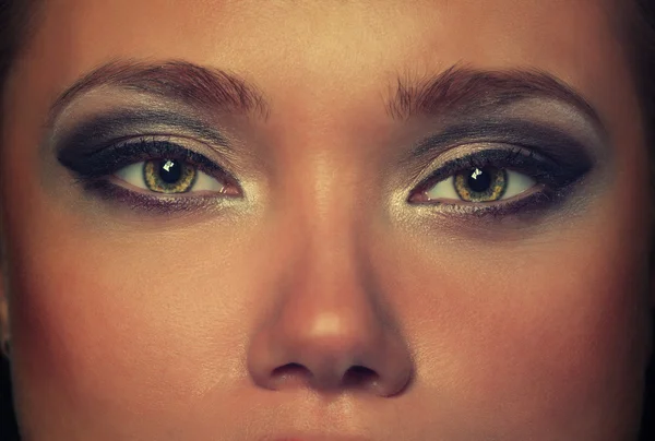 Jovem mulher olhos closeup — Fotografia de Stock