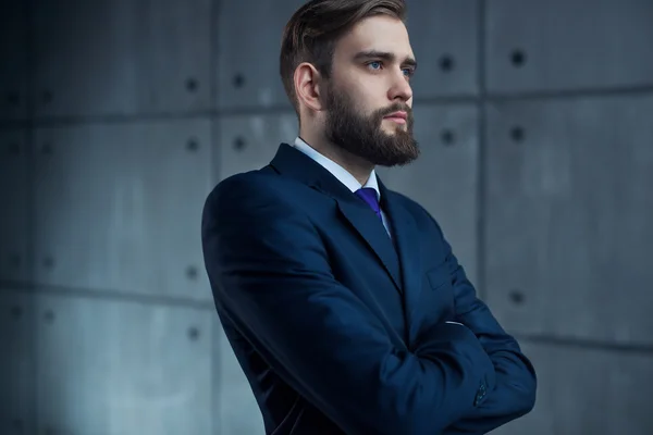 Junger schöner Mann — Stockfoto