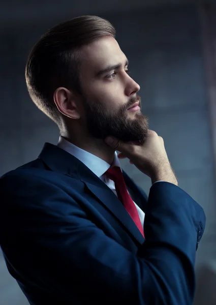 Junger schöner Mann — Stockfoto