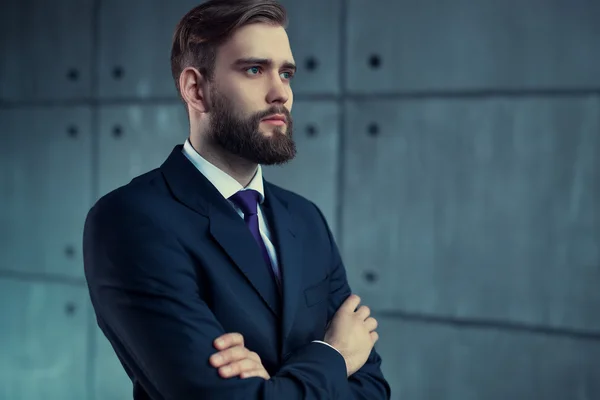 Junger schöner Mann — Stockfoto