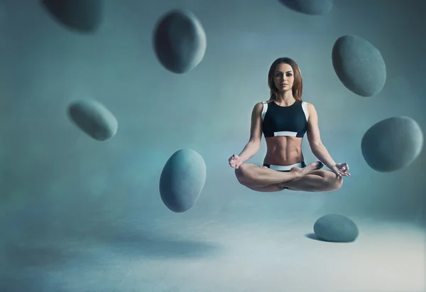 Levitación de yogui mujer —  Fotos de Stock