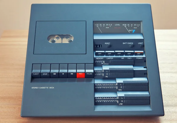 Reproductor de cubierta de cinta de cassette compacto estéreo Vintage —  Fotos de Stock